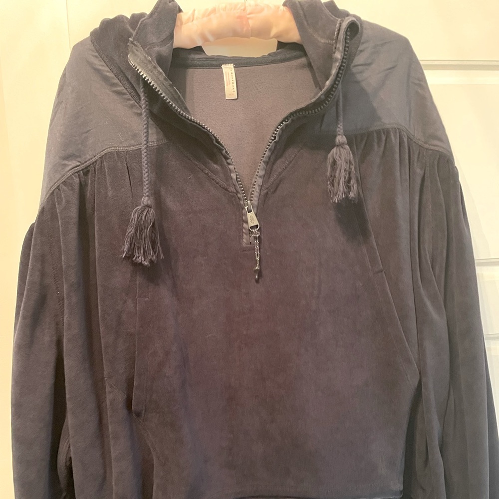 Cool high low Free People navy sweatshirt.